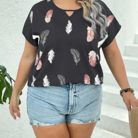 Plus Size Casual Blouse, Women's Plus Feather Print Cut Out Cap Sleeve Blouse - Picture 4 of 6